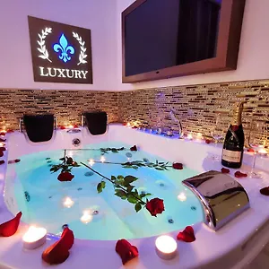 https://chroma-italy-giglio-luxury-apartment.it-romehotels.com